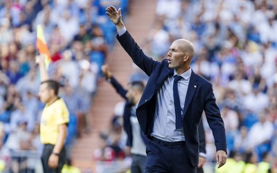 江南电竞精华-克瓦拉茨赫利亚训练加练任意球被拍